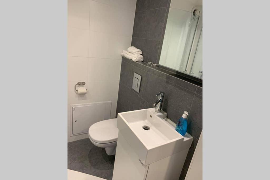 Nyrenoverat Kaellarlaegenhet Apartman Ljungskile Kültér fotó
