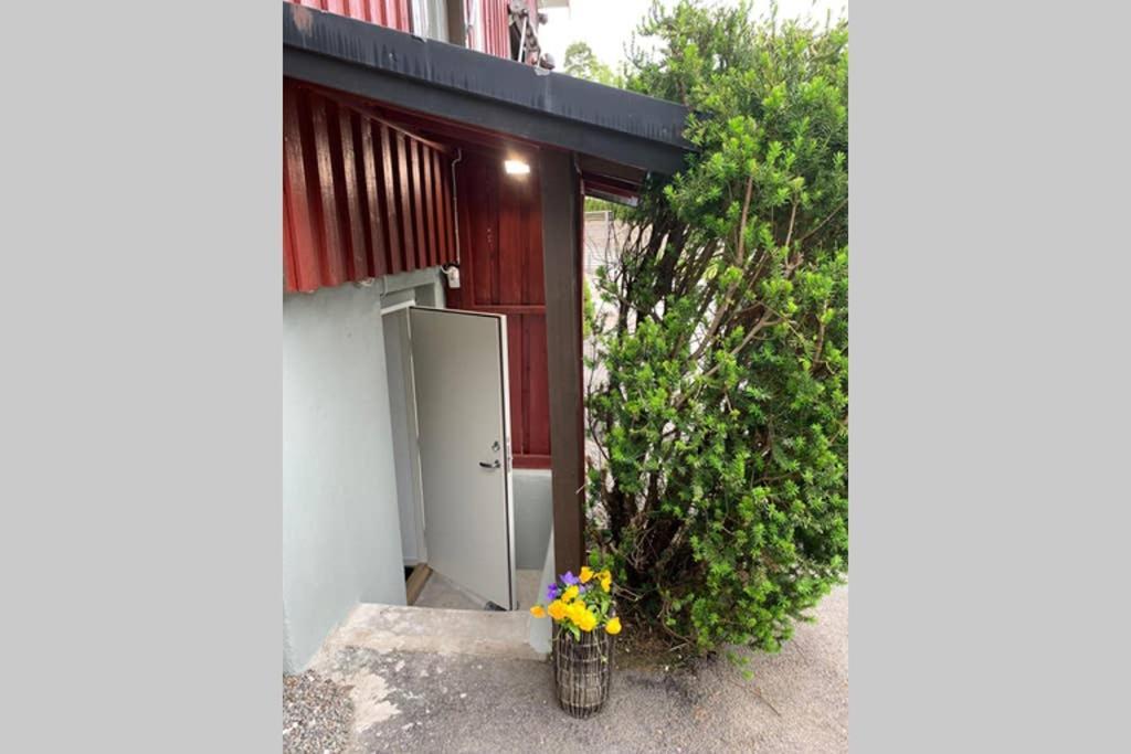 Nyrenoverat Kaellarlaegenhet Apartman Ljungskile Kültér fotó